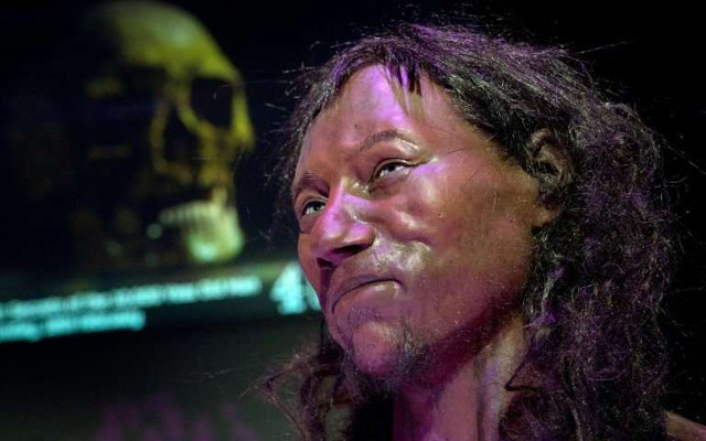 DNA analysis showed that the first modern British had dark skin, blue eyes Picture 1
