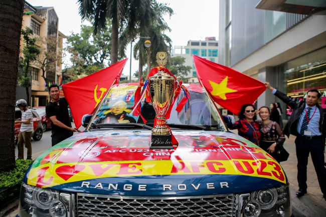 Do you know how to peel off decal on cars? Picture 3