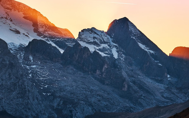 Download a set of desktop wallpapers with a 2K quality theme Picture 21