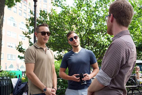 Dwarf mushrooms want to increase height when taking photos? Use a heightened 'cheat' way like Mark Zuckerberg Picture 5