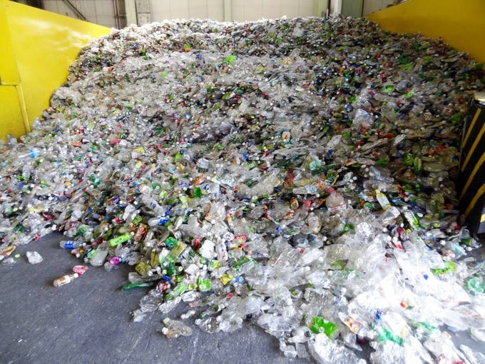 Examine the process of turning garbage into street bricks and clothes in Japan Picture 8