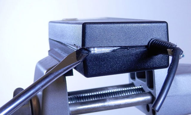 Experience in handling laptop chargers with broken wires Picture 5