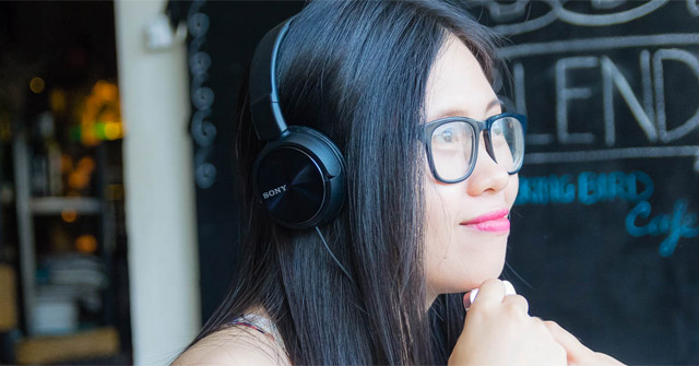 Experience Sony MDR-ZX110AP: Stylish headphones for music followers Picture 2