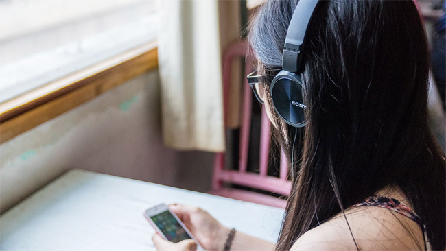 Experience Sony MDR-ZX110AP: Stylish headphones for music followers Picture 6