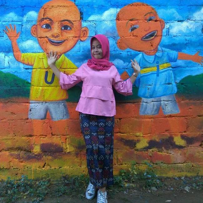 Explore the rainbow-colored village of fever in Indonesia Picture 10
