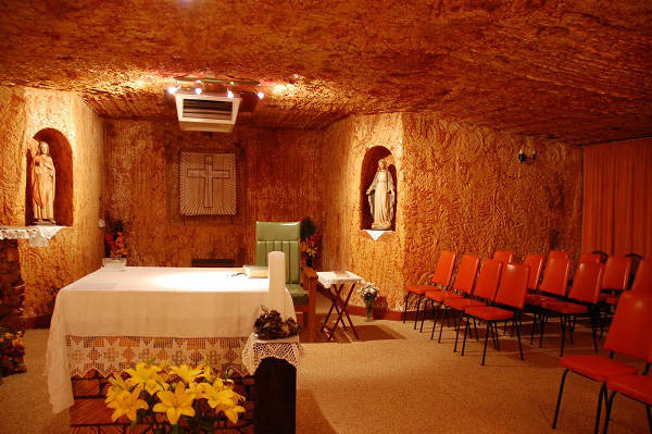 Explore the unique underground town, inhabited by 3500 people in Australia Picture 10