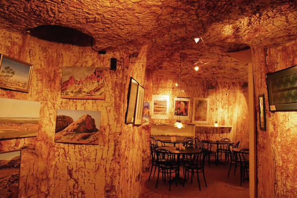 Explore the unique underground town, inhabited by 3500 people in Australia Picture 13
