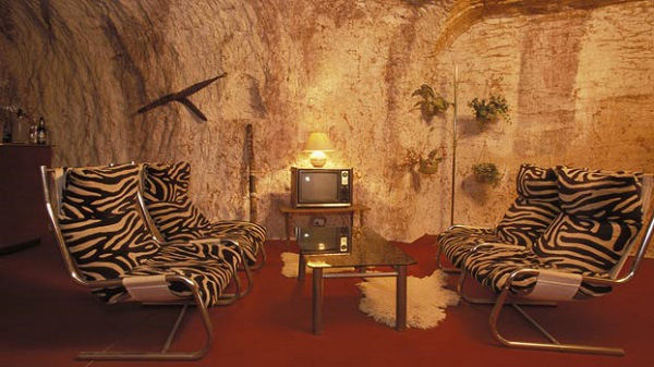Explore the unique underground town, inhabited by 3500 people in Australia Picture 2