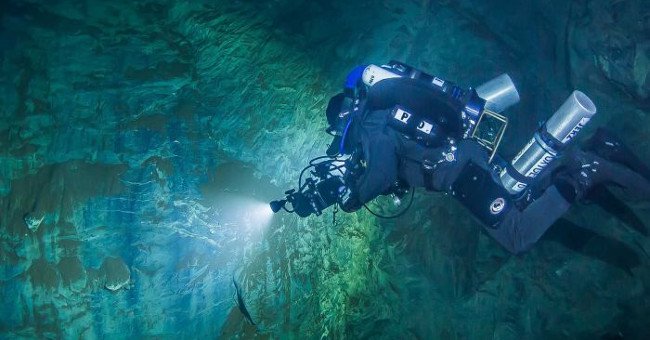 Explore the world's deepest underwater caves in the Czech Republic Picture 3
