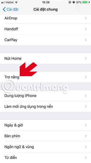 Eye protection at night with red screen mode on iPhone Picture 1