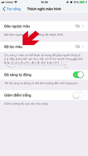 Eye protection at night with red screen mode on iPhone Picture 3