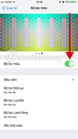 Eye protection at night with red screen mode on iPhone Picture 4