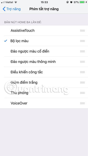 Eye protection at night with red screen mode on iPhone Picture 7