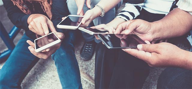 'Eyes glued' to the screen before going to bed is not harmful to the mental health of the bar, teenager! Picture 4