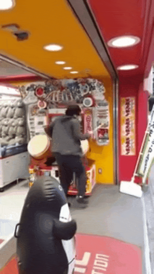 Eyes round with 13 displays showing the pinnacle of electronic players Picture 11