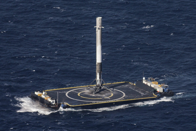 For the first time in history, SpaceX successfully launched Falcon 9 reusable missiles Picture 1