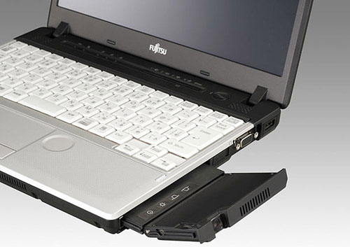 Fujitsu laptop and projector Picture 3