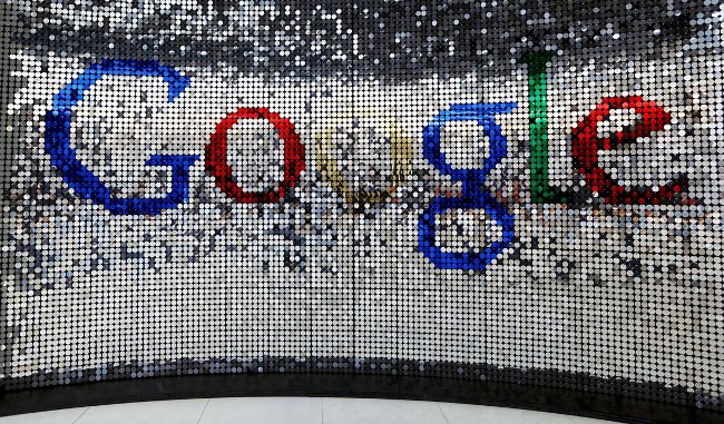 Google changed the search ranking algorithm, limiting the display of fake news Picture 1