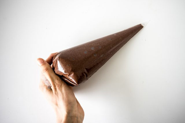 Guide to making simple chocolate for him on Valentine's Day Picture 4