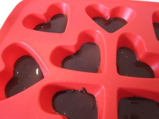 Guide to making simple chocolate for him on Valentine's Day Picture 5