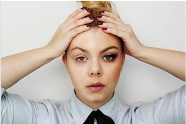 Half-face makeup: Moves to fever on social networks Instagram Picture 6