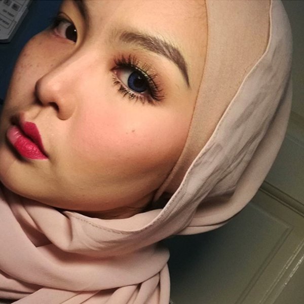 Half-face makeup: Moves to fever on social networks Instagram Picture 8