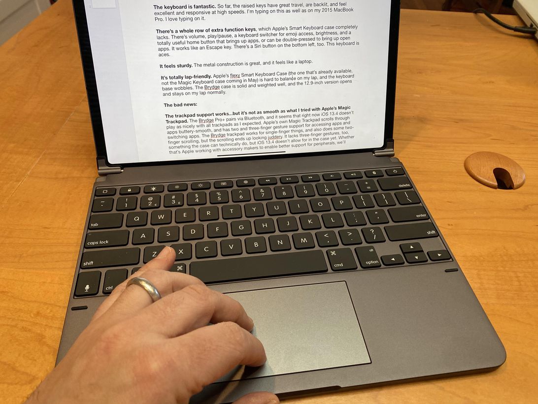 Hands-on with the iPad Pro's first trackpad keyboard case Picture 6