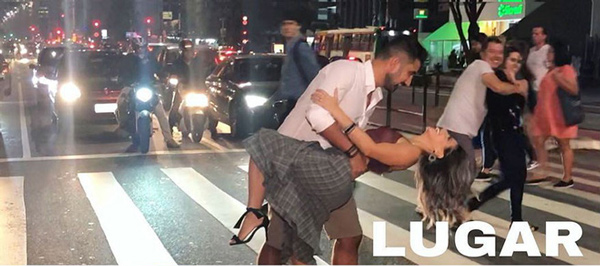 'Holy' Photoshop transforms dry leaves into landscapes, the lake's shallow water makes many people astonished Picture 12