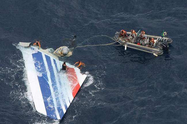 How do countries salvage airplanes in distress at sea? Picture 3