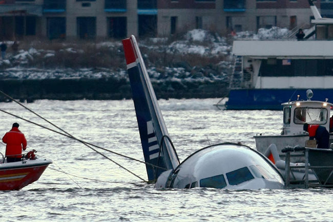 How do countries salvage airplanes in distress at sea? Picture 4
