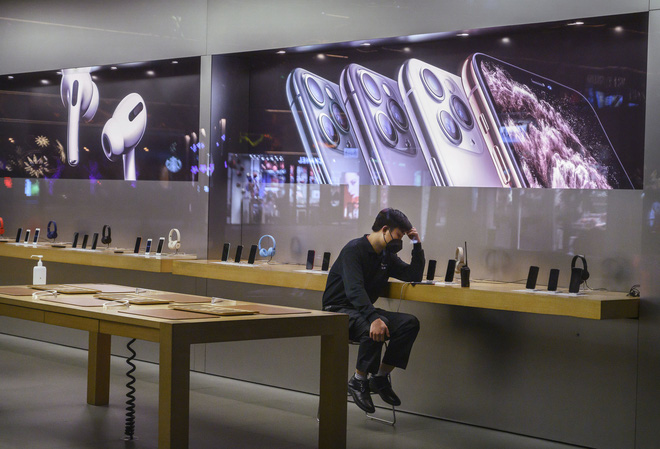 How is the corona virus pandemic affecting the smartphone industry? Picture 1