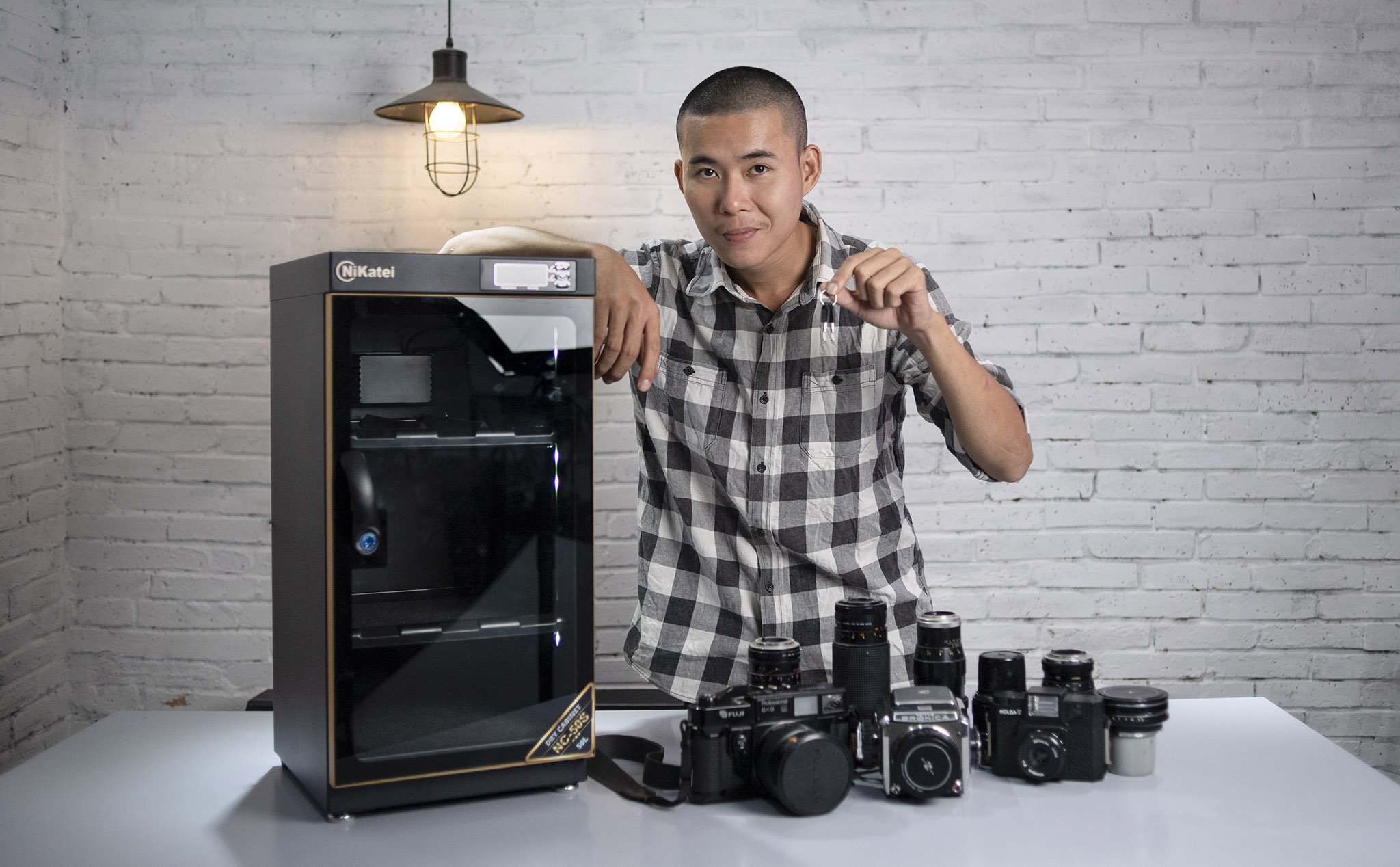 How much moisture is preserved in the camera? Picture 2