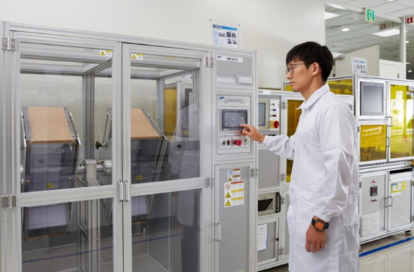 How must Samsung's smartphones and smartwatch go through a rigorous quality control process? Picture 13