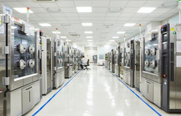 How must Samsung's smartphones and smartwatch go through a rigorous quality control process? Picture 16