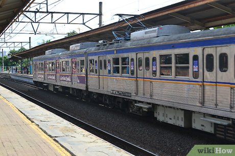 How to Be Considerate on Public Transport Picture 12