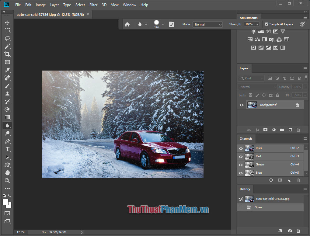 How to blur a photo in Photoshop