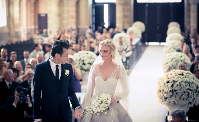 How to choose a wedding dress to suit the bride? Picture 7