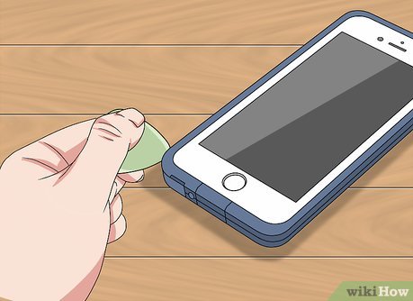 How to Clean a Lifeproof Case Picture 11