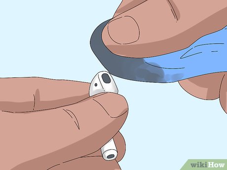 How to Clean AirPods Picture 5