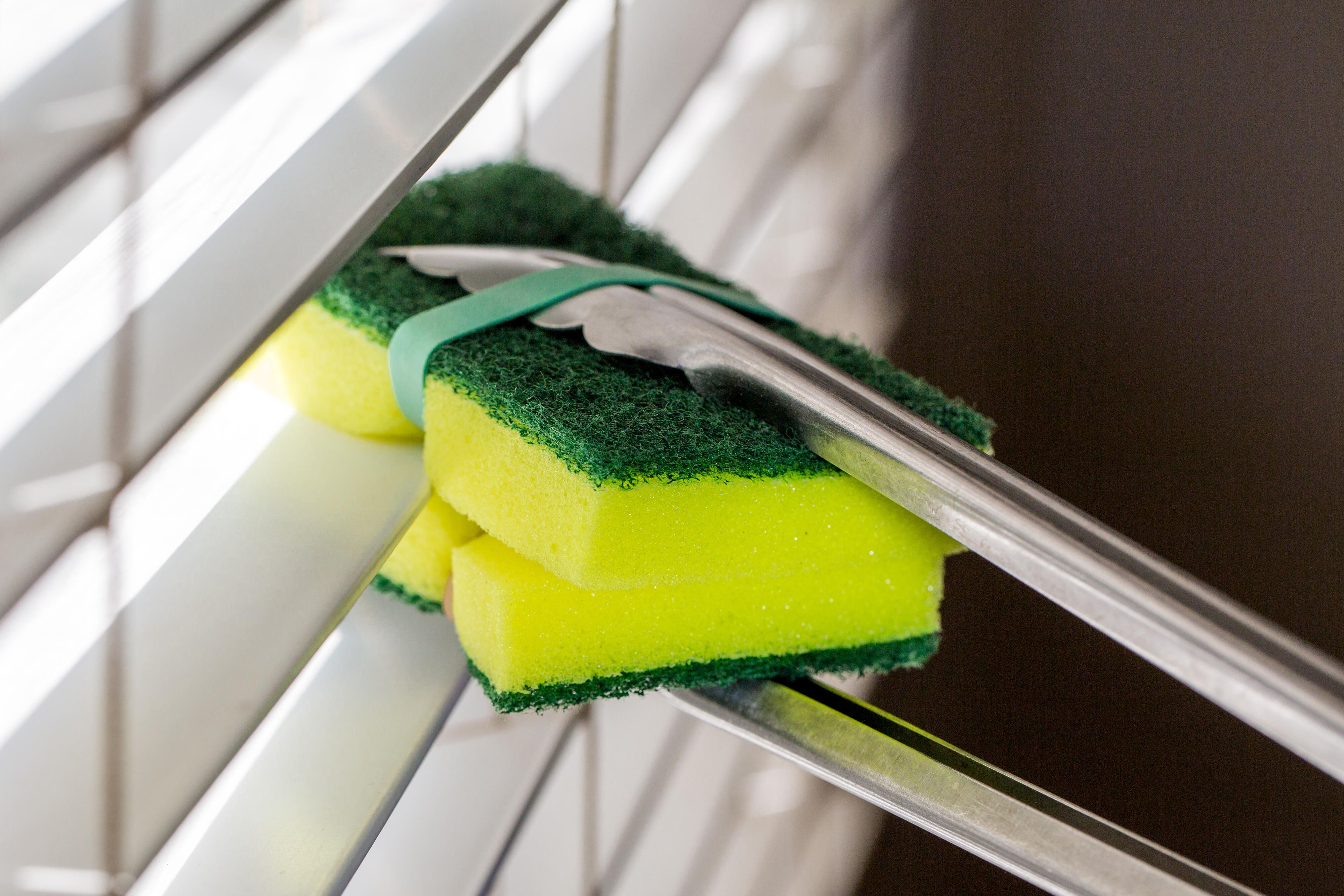 How to clean window blinds fast without creating slime or clouds of dust Picture 4