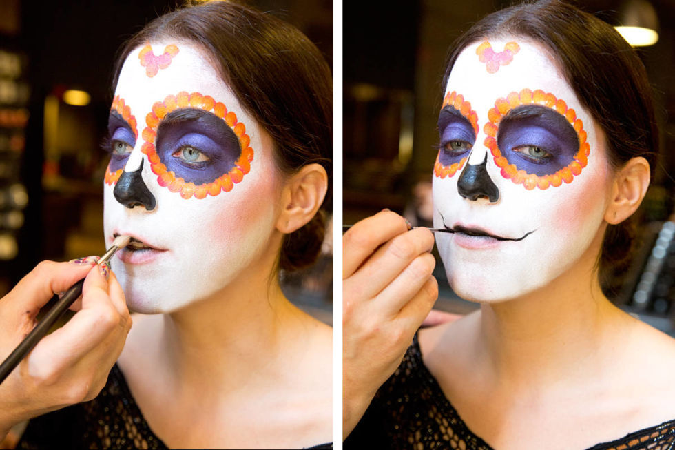 How to draw a mysterious, attractive mask for Halloween night Picture 7