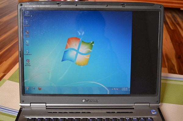 How to fix a skewed computer screen Picture 1