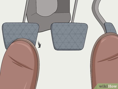 How to Get Started on a Hill when Driving a Manual Transmission Car Picture 3