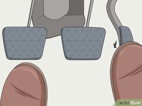 How to Get Started on a Hill when Driving a Manual Transmission Car Picture 4