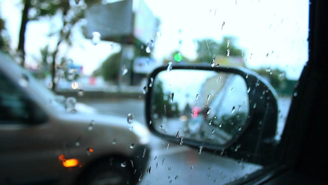 How to handle frosted glass, blurry mirror for drivers when it is raining Picture 2