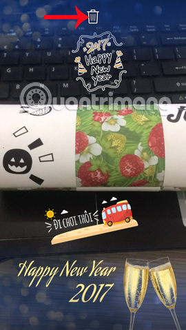 How to insert stickers into videos, images on Zalo Picture 7