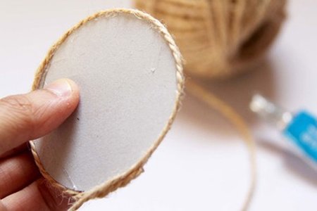 How to make a cute sedge hat shape for your friend on October 20 Picture 3