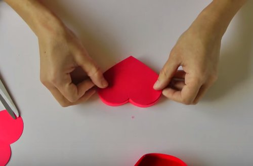 How to make a unique heart box containing 20 - 10 gifts Picture 10