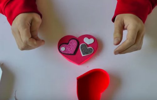 How to make a unique heart box containing 20 - 10 gifts Picture 11