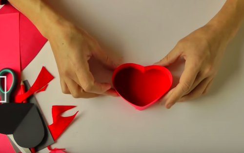 How to make a unique heart box containing 20 - 10 gifts Picture 5